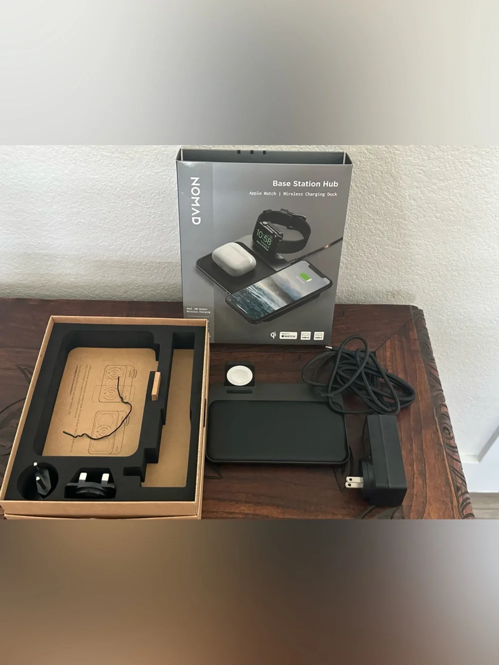 NOMAD Base Station Hub Apple Watch Wireless Charging Dock